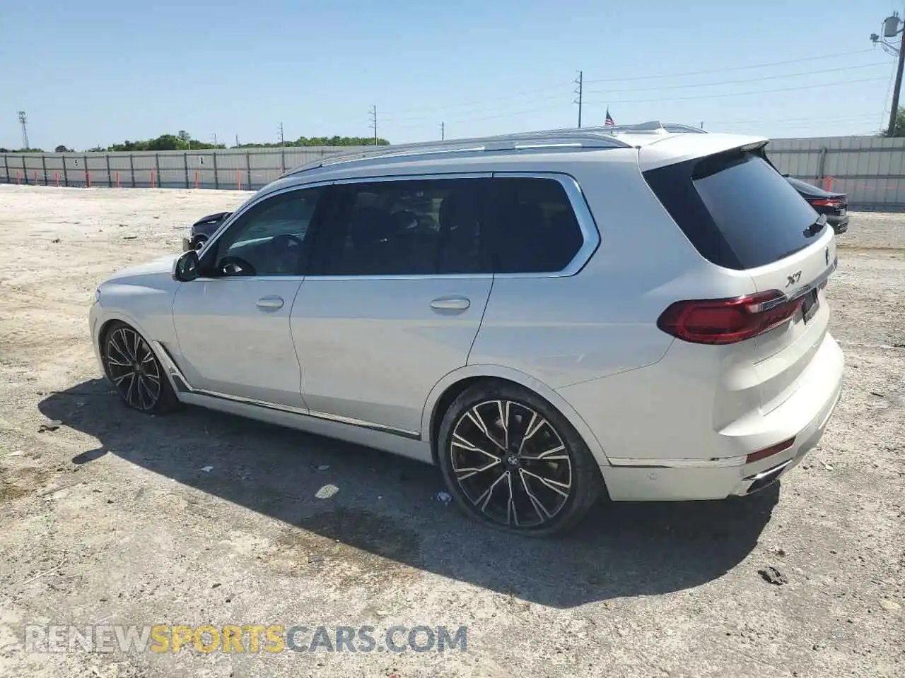 2 Photograph of a damaged car 5UXCW2C03N9L61470 BMW X7 2022
