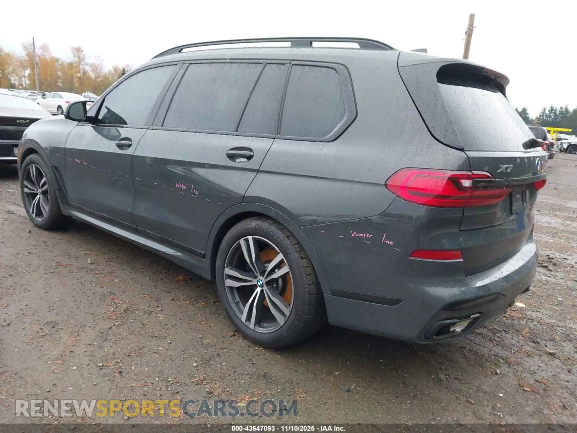 3 Photograph of a damaged car 5UXCW2C04N9K69641 BMW X7 2022