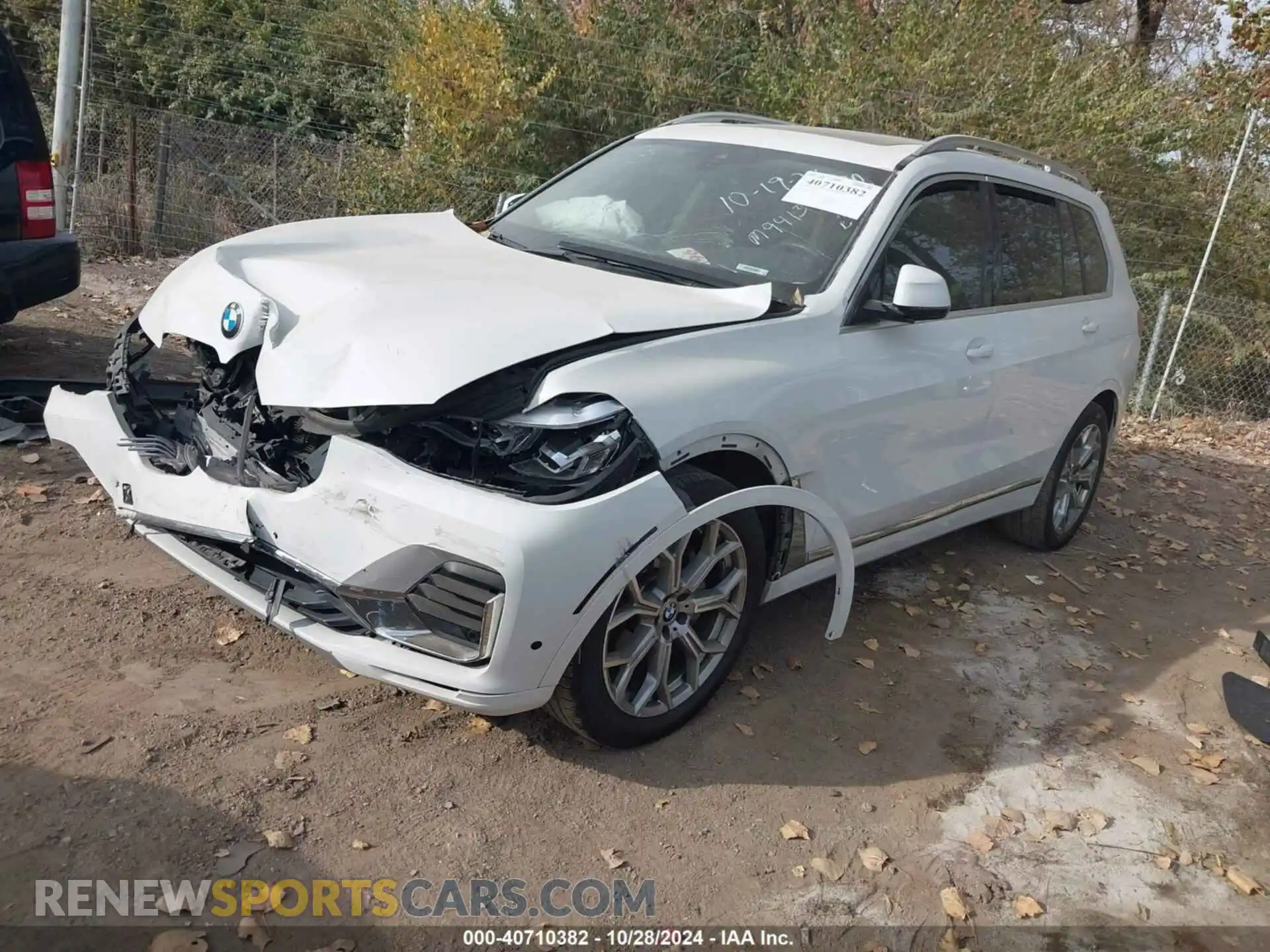 2 Photograph of a damaged car 5UXCW2C04N9M94139 BMW X7 2022