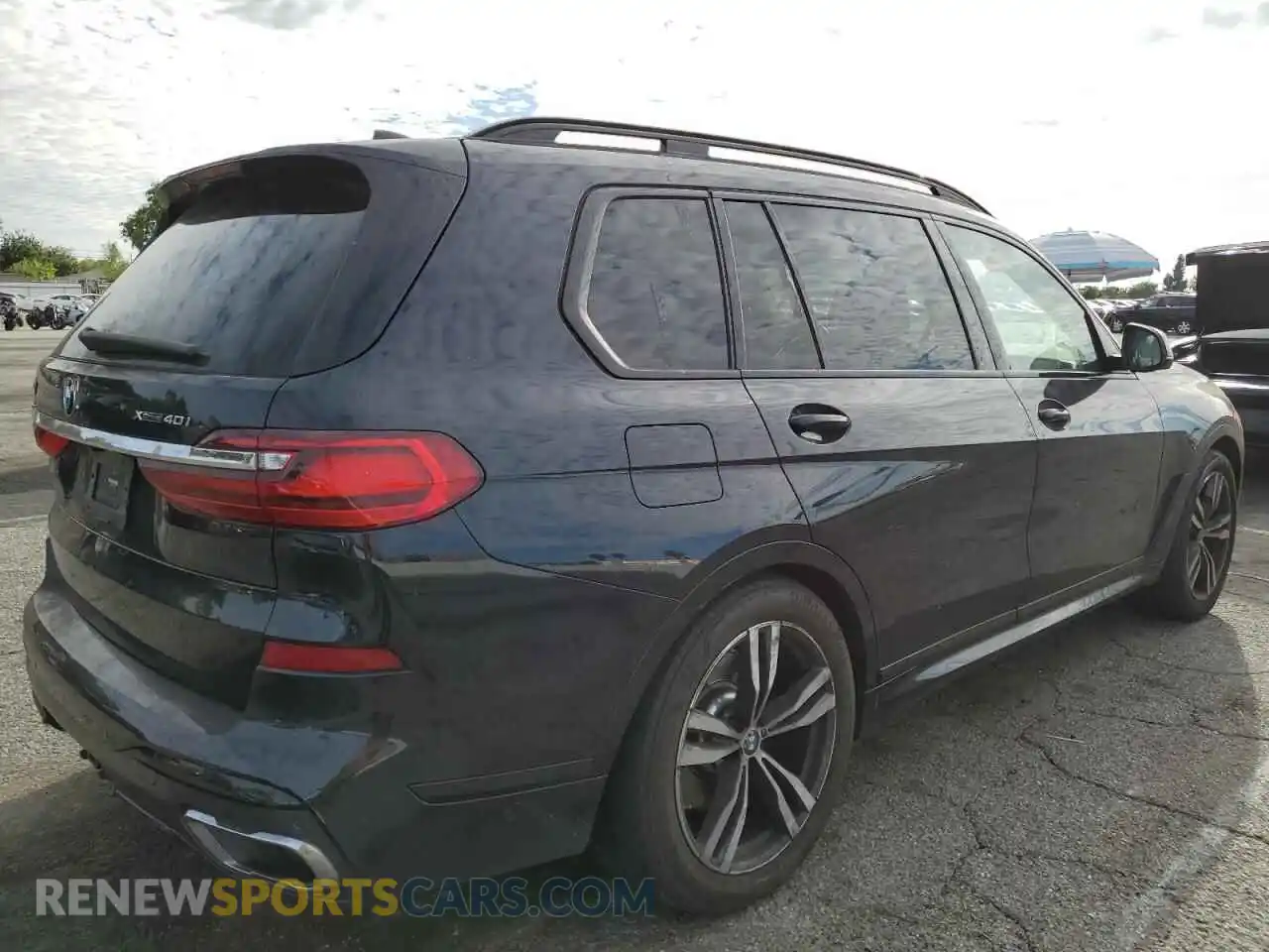 3 Photograph of a damaged car 5UXCW2C05N9K49544 BMW X7 2022