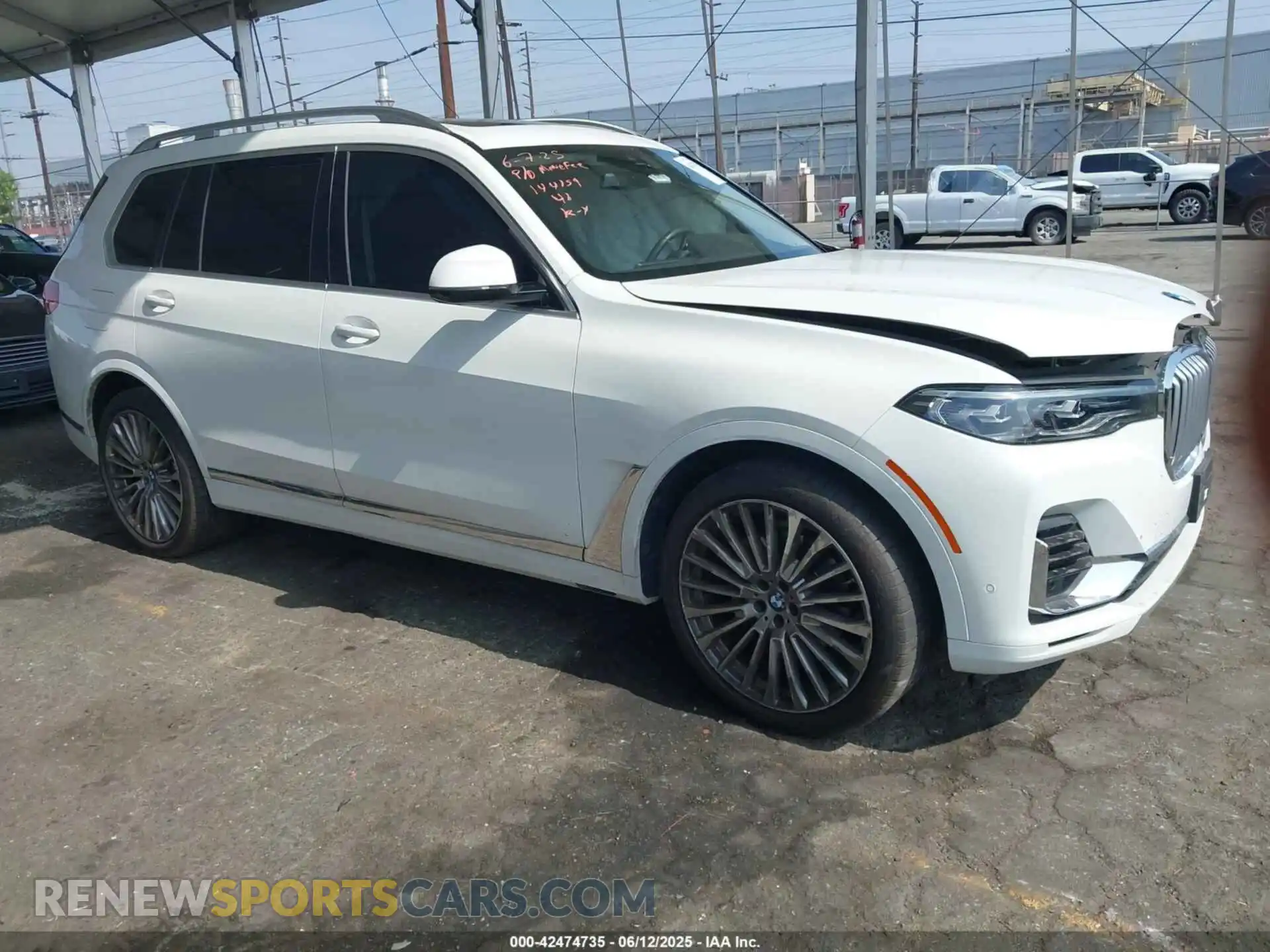 1 Photograph of a damaged car 5UXCW2C05N9K94760 BMW X7 2022