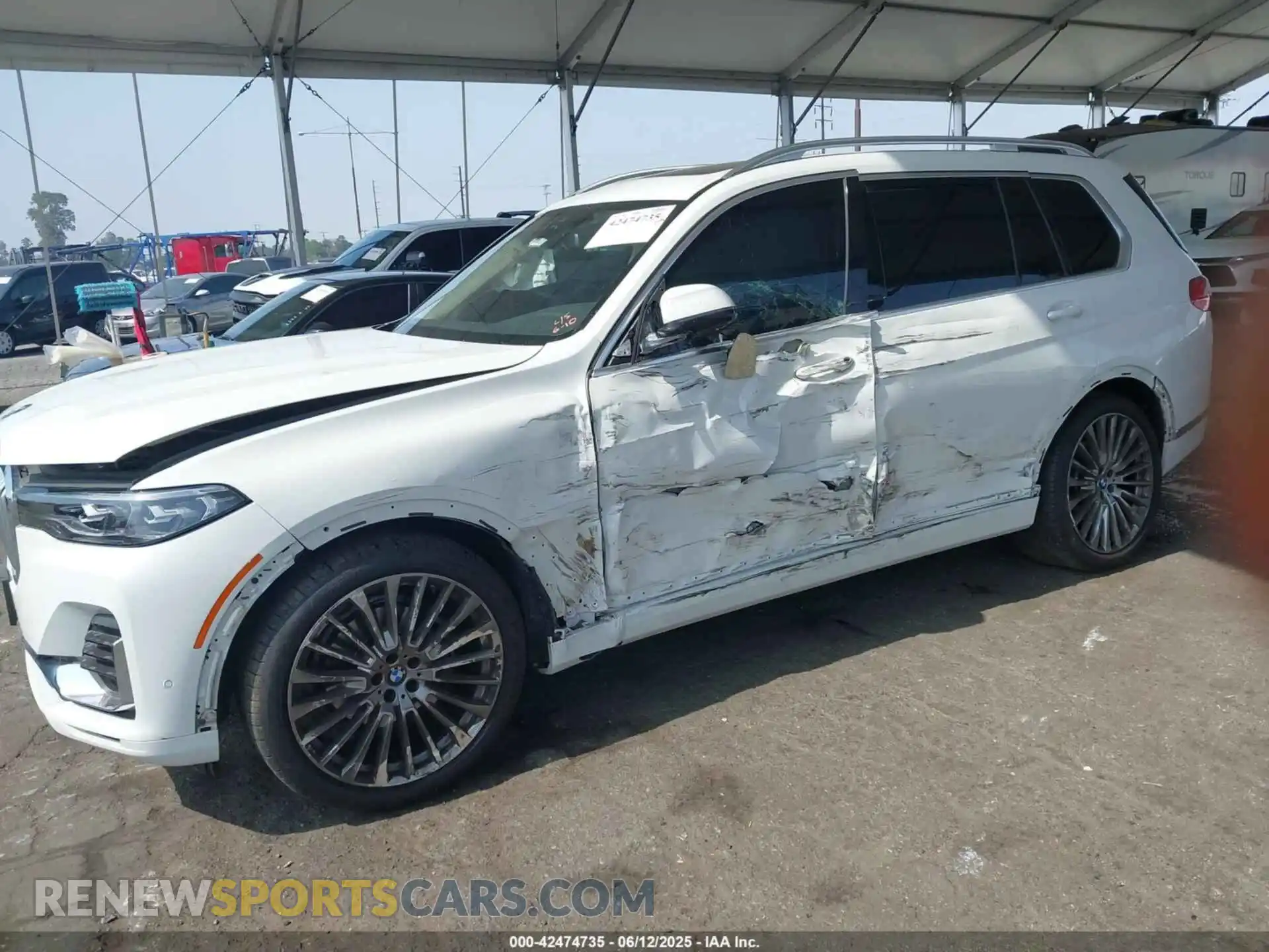 2 Photograph of a damaged car 5UXCW2C05N9K94760 BMW X7 2022