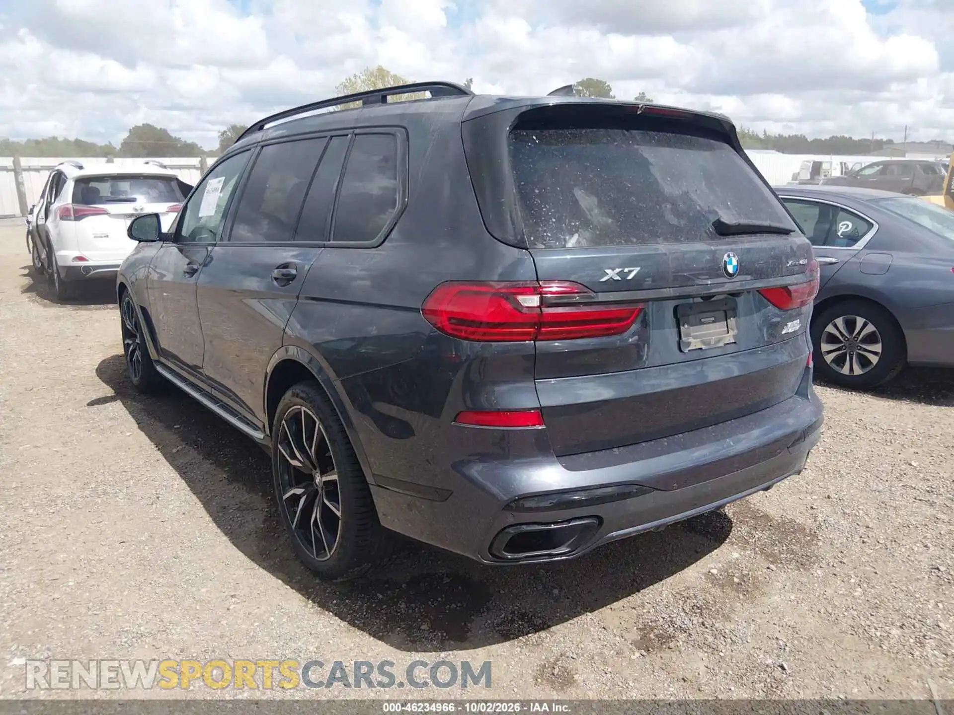 3 Photograph of a damaged car 5UXCW2C05N9N03155 BMW X7 2022