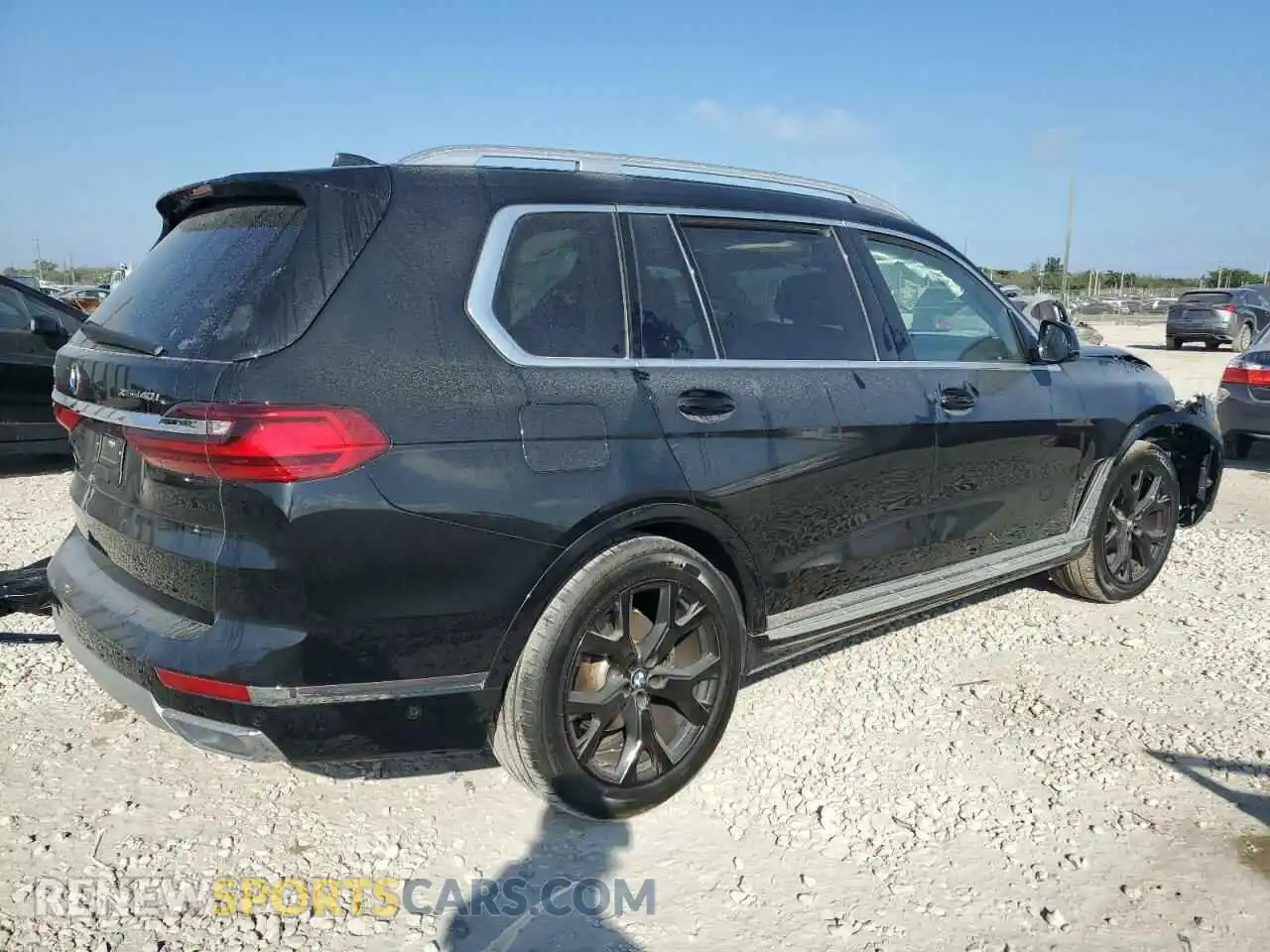 3 Photograph of a damaged car 5UXCW2C06N9J99673 BMW X7 2022