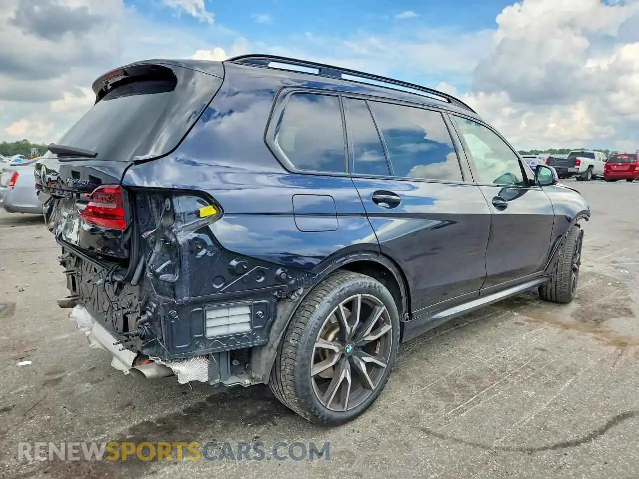 3 Photograph of a damaged car 5UXCW2C06N9K18464 BMW X7 2022