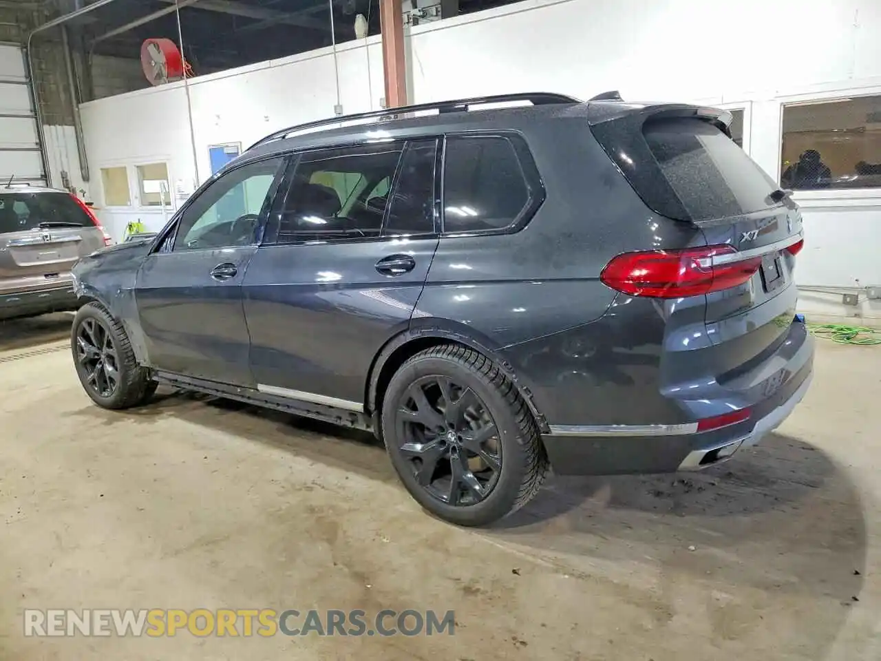2 Photograph of a damaged car 5UXCW2C06N9K68507 BMW X7 2022