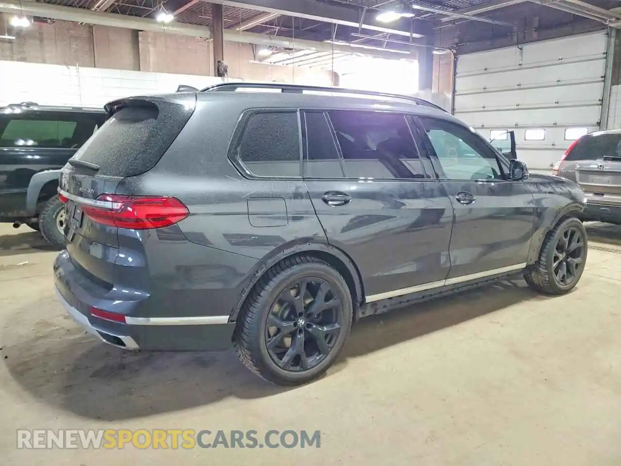 3 Photograph of a damaged car 5UXCW2C06N9K68507 BMW X7 2022