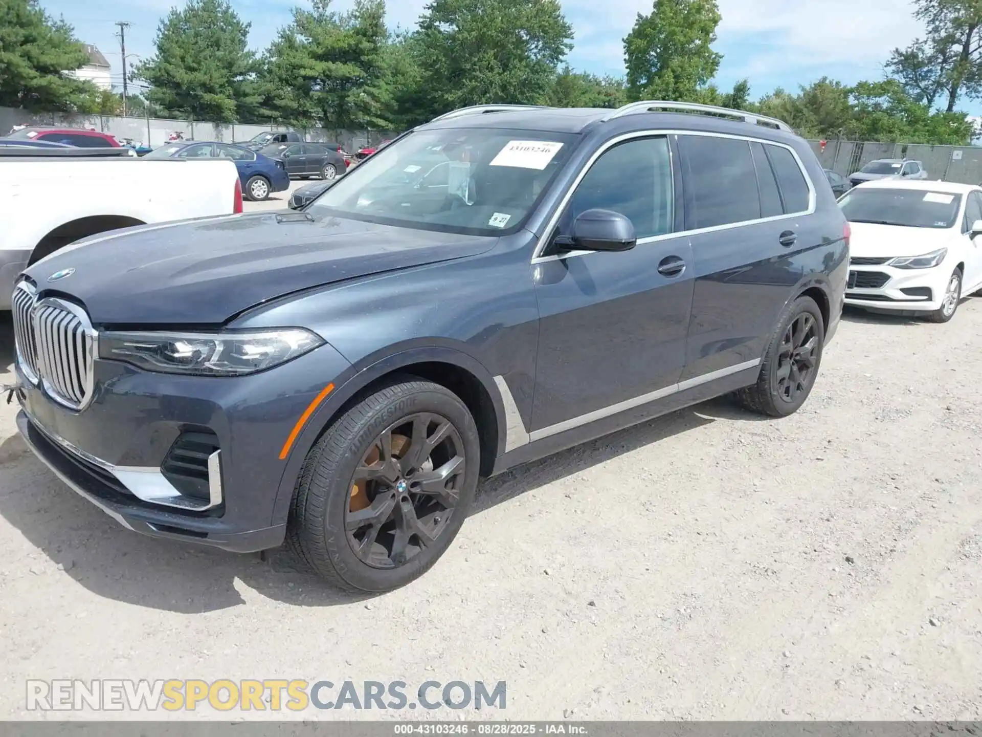 2 Photograph of a damaged car 5UXCW2C06N9L68588 BMW X7 2022