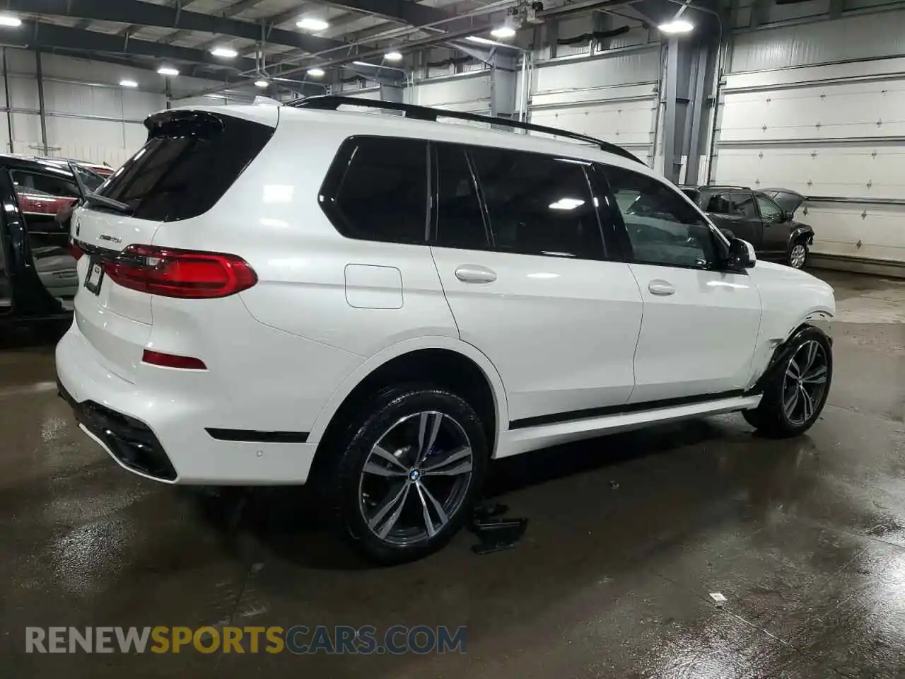 3 Photograph of a damaged car 5UXCW2C07N9K03035 BMW X7 2022