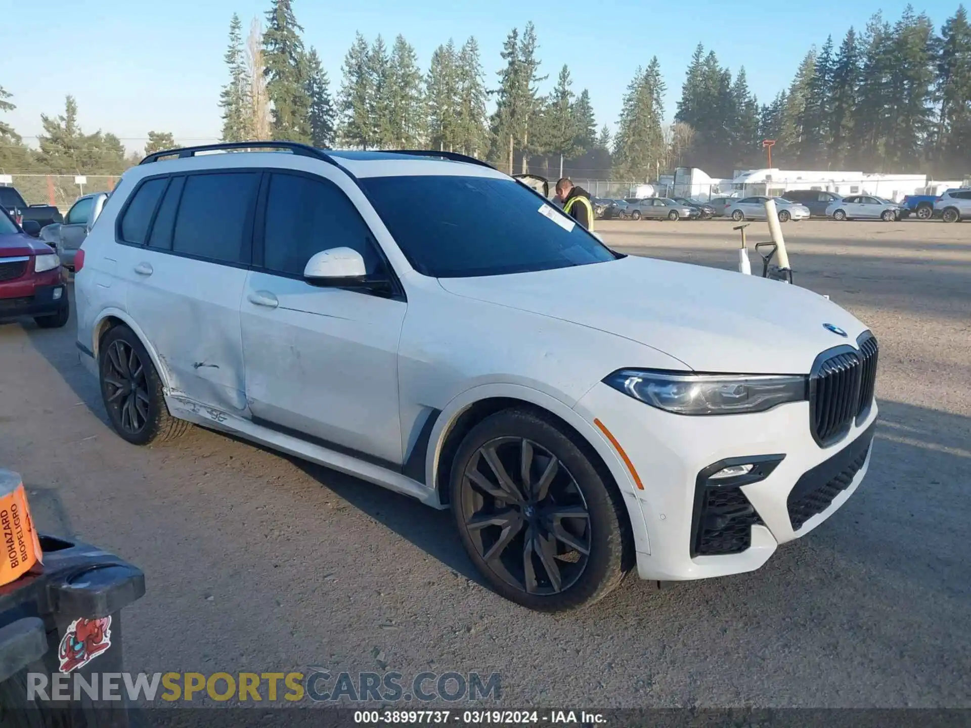 1 Photograph of a damaged car 5UXCW2C07N9L41965 BMW X7 2022