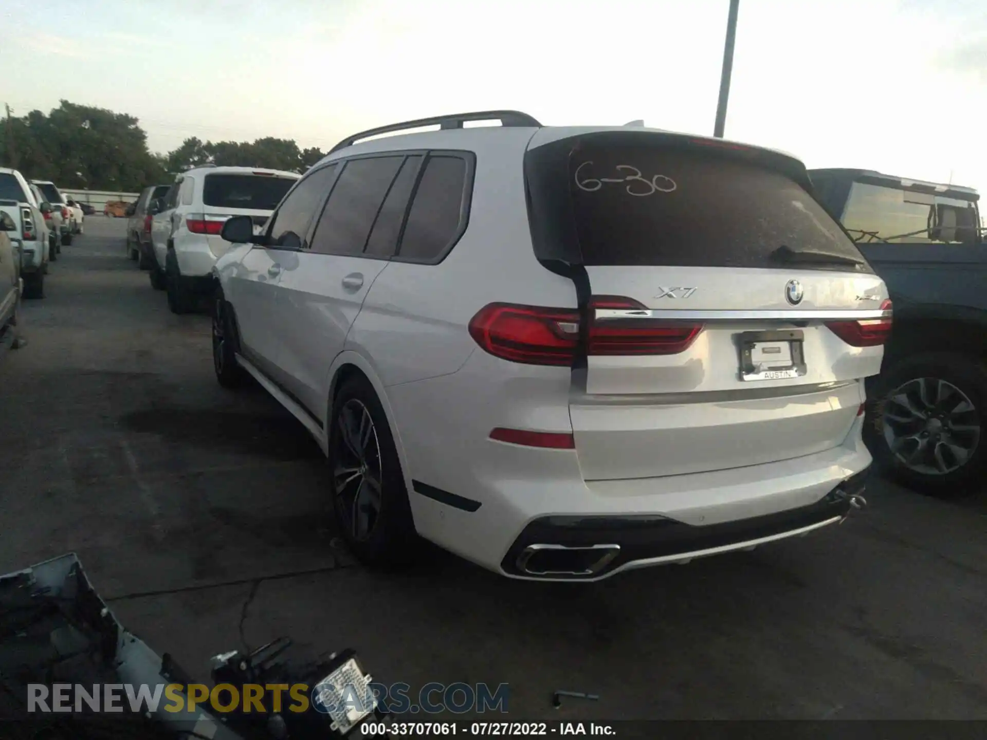 3 Photograph of a damaged car 5UXCW2C07N9M64116 BMW X7 2022