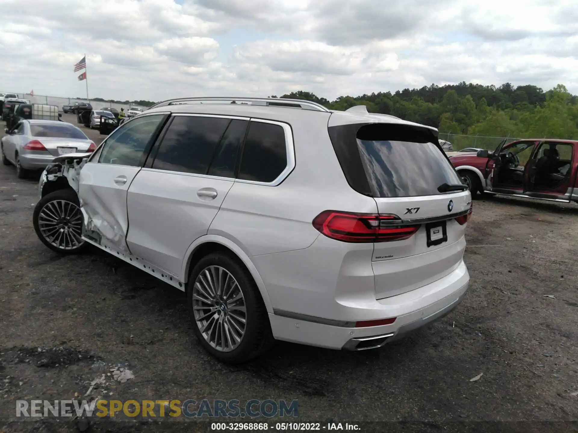 3 Photograph of a damaged car 5UXCW2C08N9K44628 BMW X7 2022