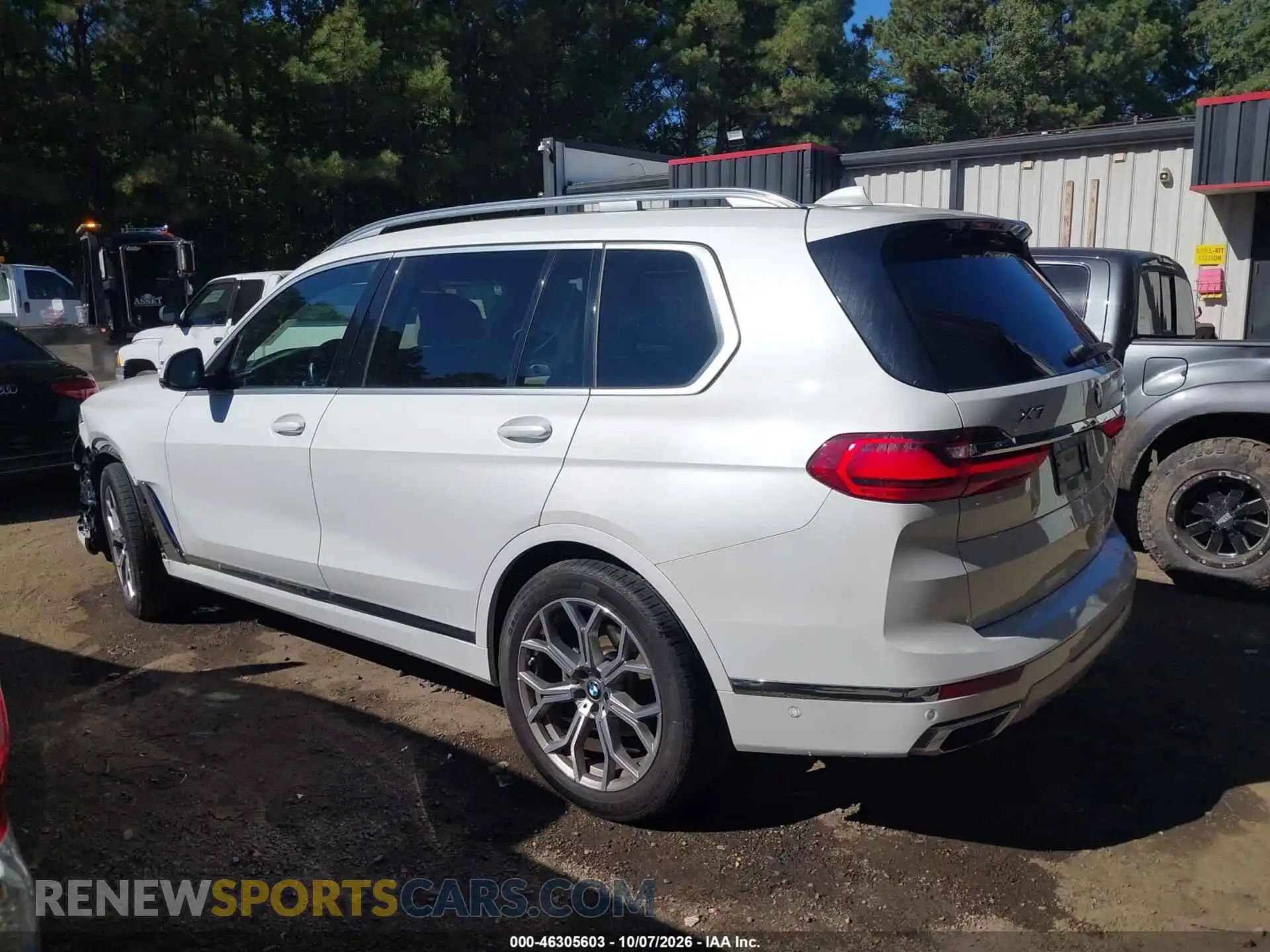 3 Photograph of a damaged car 5UXCW2C08N9L67961 BMW X7 2022