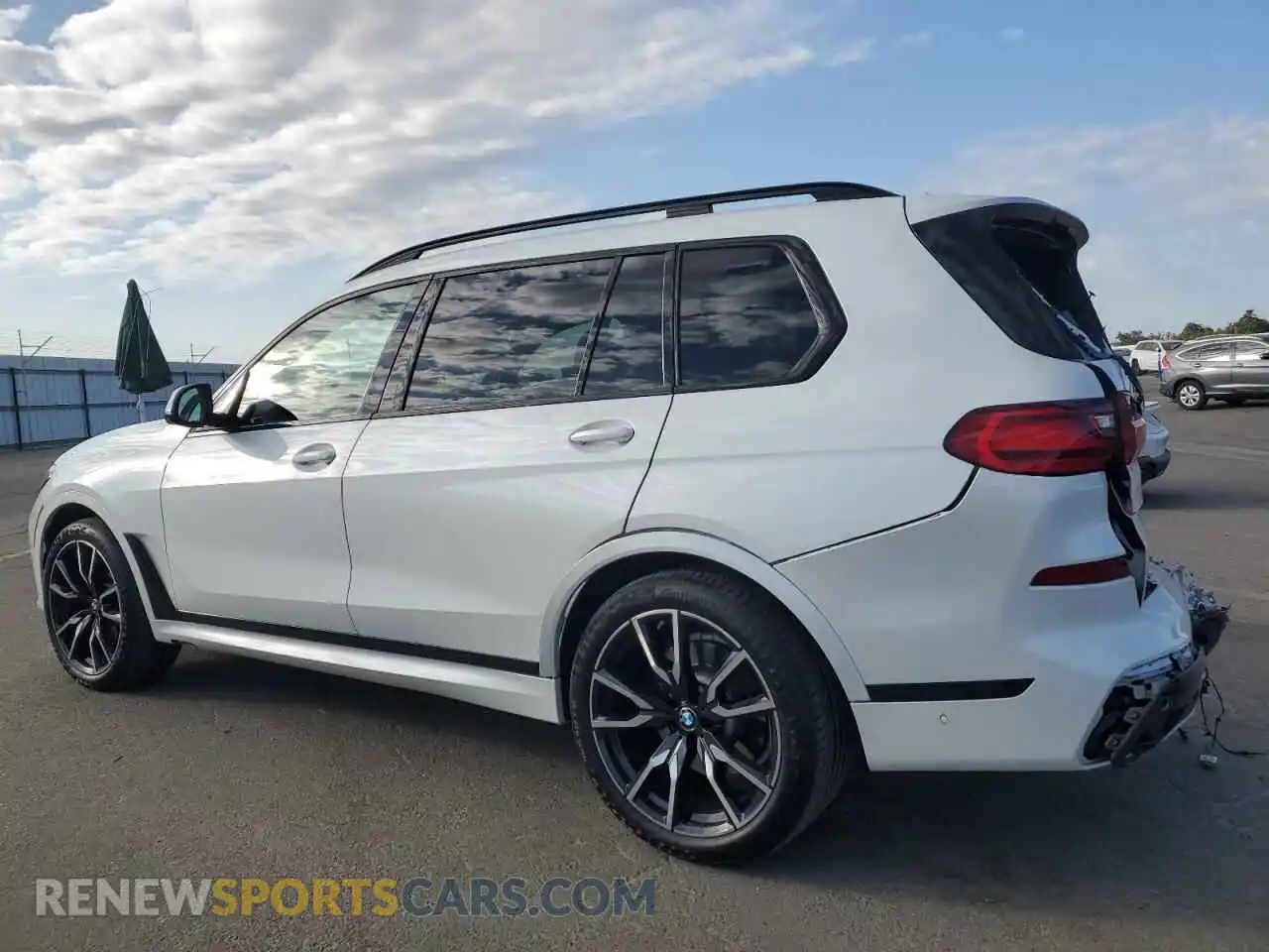 2 Photograph of a damaged car 5UXCW2C08N9L84579 BMW X7 2022