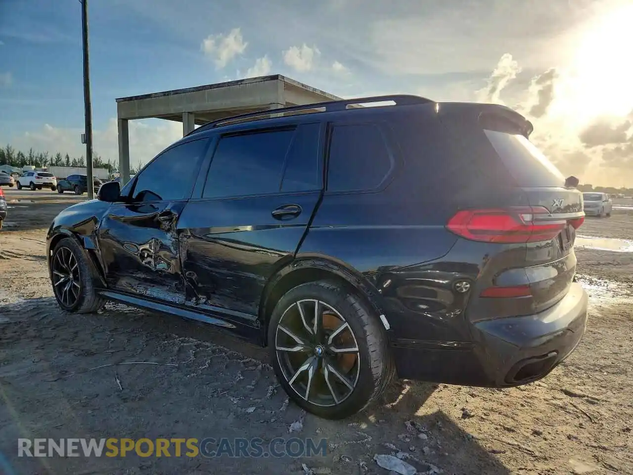 2 Photograph of a damaged car 5UXCW2C08N9M13241 BMW X7 2022