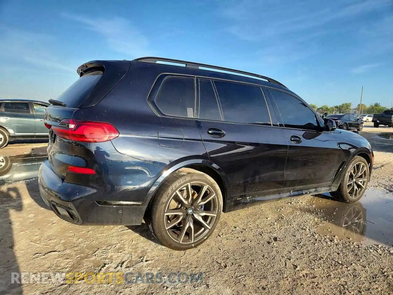 3 Photograph of a damaged car 5UXCW2C08N9M13241 BMW X7 2022
