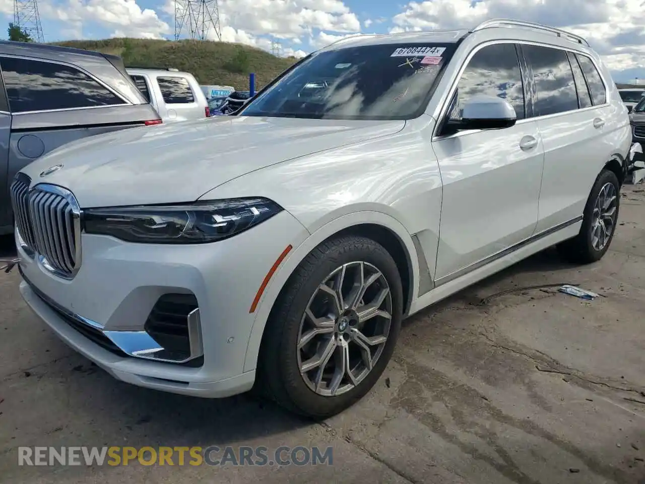 1 Photograph of a damaged car 5UXCW2C09N9L14170 BMW X7 2022