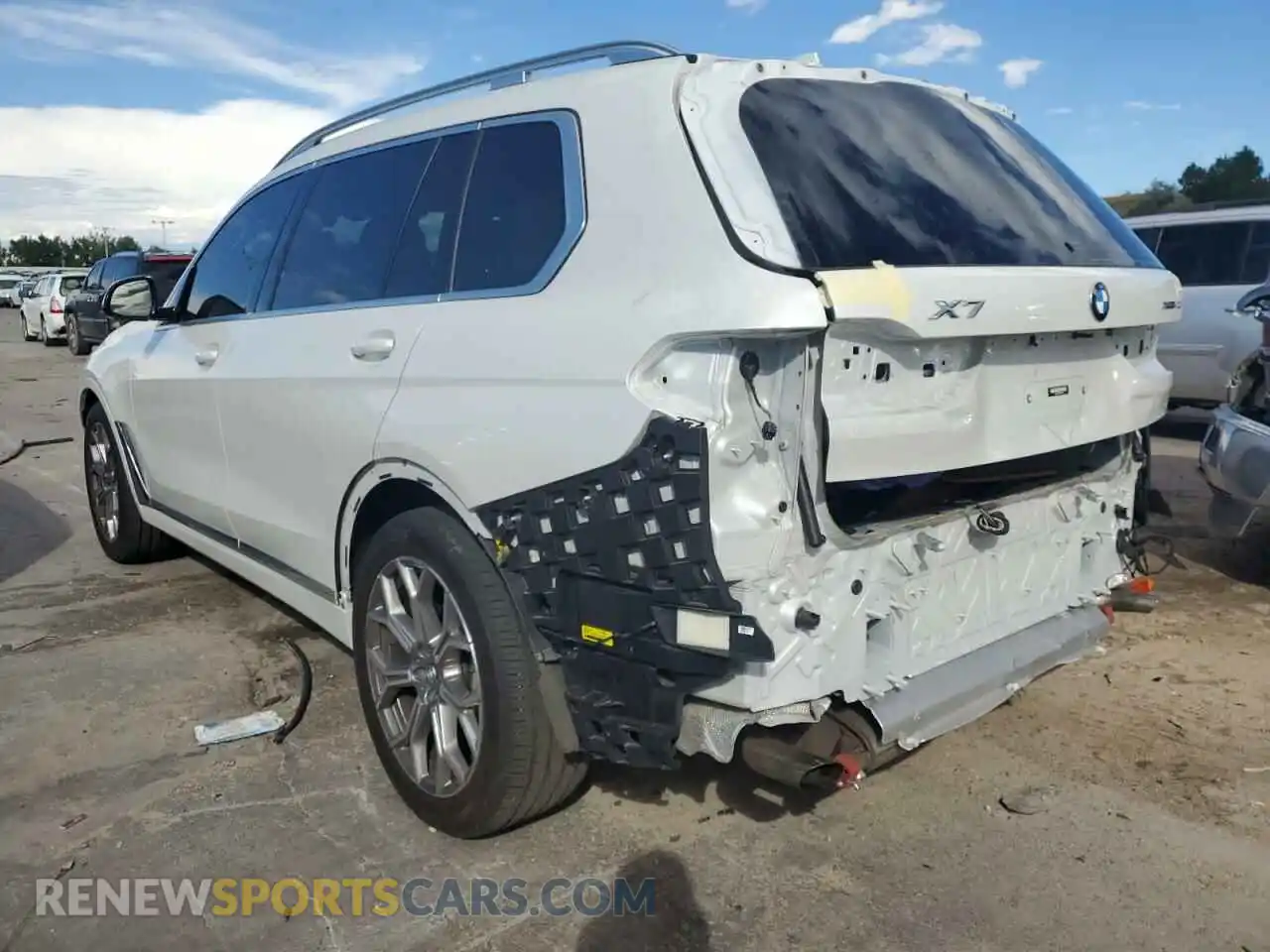 2 Photograph of a damaged car 5UXCW2C09N9L14170 BMW X7 2022
