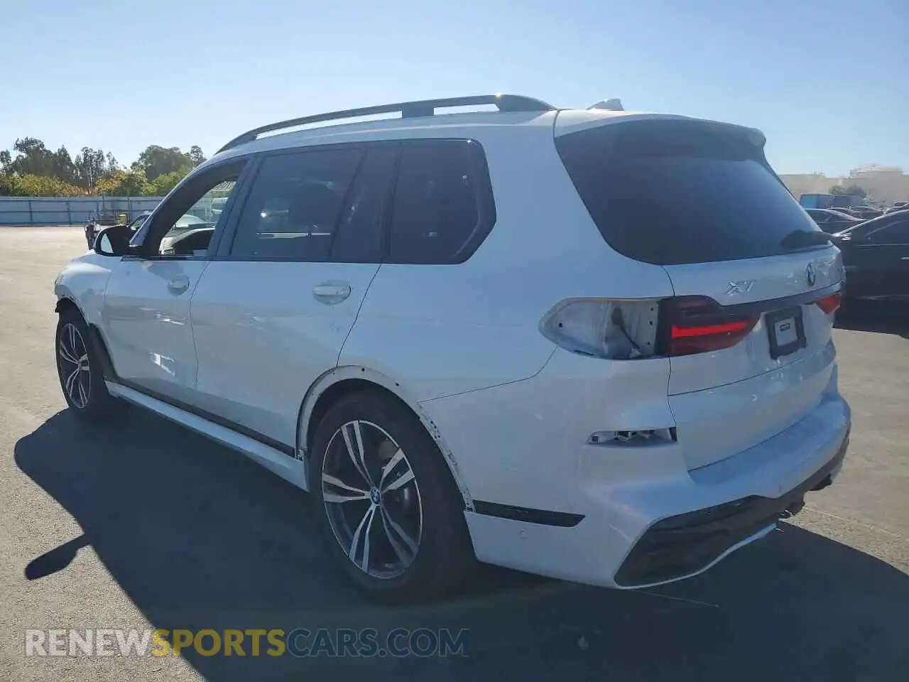 2 Photograph of a damaged car 5UXCW2C09N9L17781 BMW X7 2022