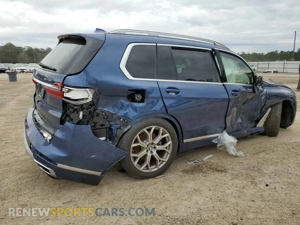 3 Photograph of a damaged car 5UXCW2C0XN9J71486 BMW X7 2022