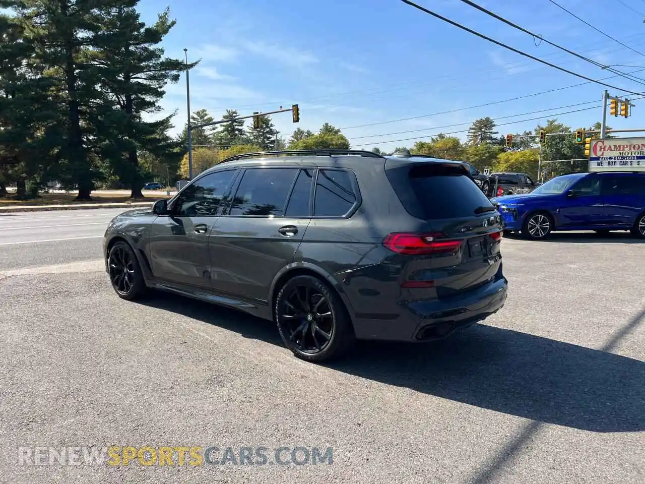 3 Photograph of a damaged car 5UXCW2C0XN9L30670 BMW X7 2022