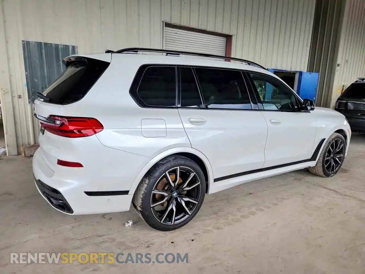 3 Photograph of a damaged car 5UXCW2C0XN9L79190 BMW X7 2022