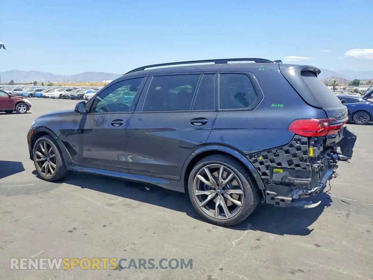 2 Photograph of a damaged car 5UXCX6C01N9J79108 BMW X7 2022