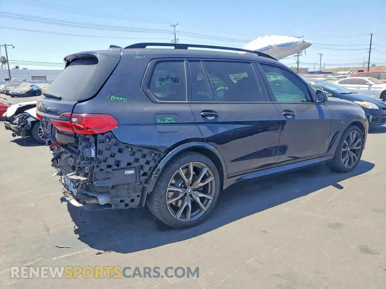 3 Photograph of a damaged car 5UXCX6C01N9J79108 BMW X7 2022