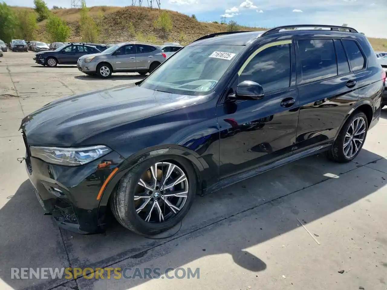 1 Photograph of a damaged car 5UXCX6C01N9M94359 BMW X7 2022