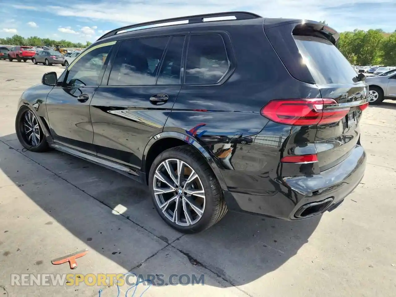 2 Photograph of a damaged car 5UXCX6C01N9M94359 BMW X7 2022