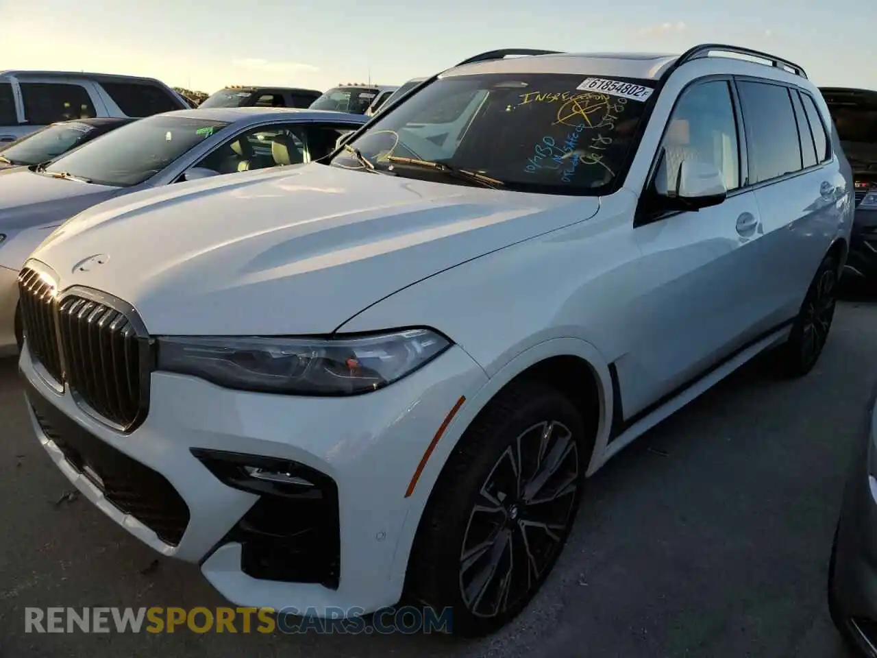 2 Photograph of a damaged car 5UXCX6C03N9K96172 BMW X7 2022