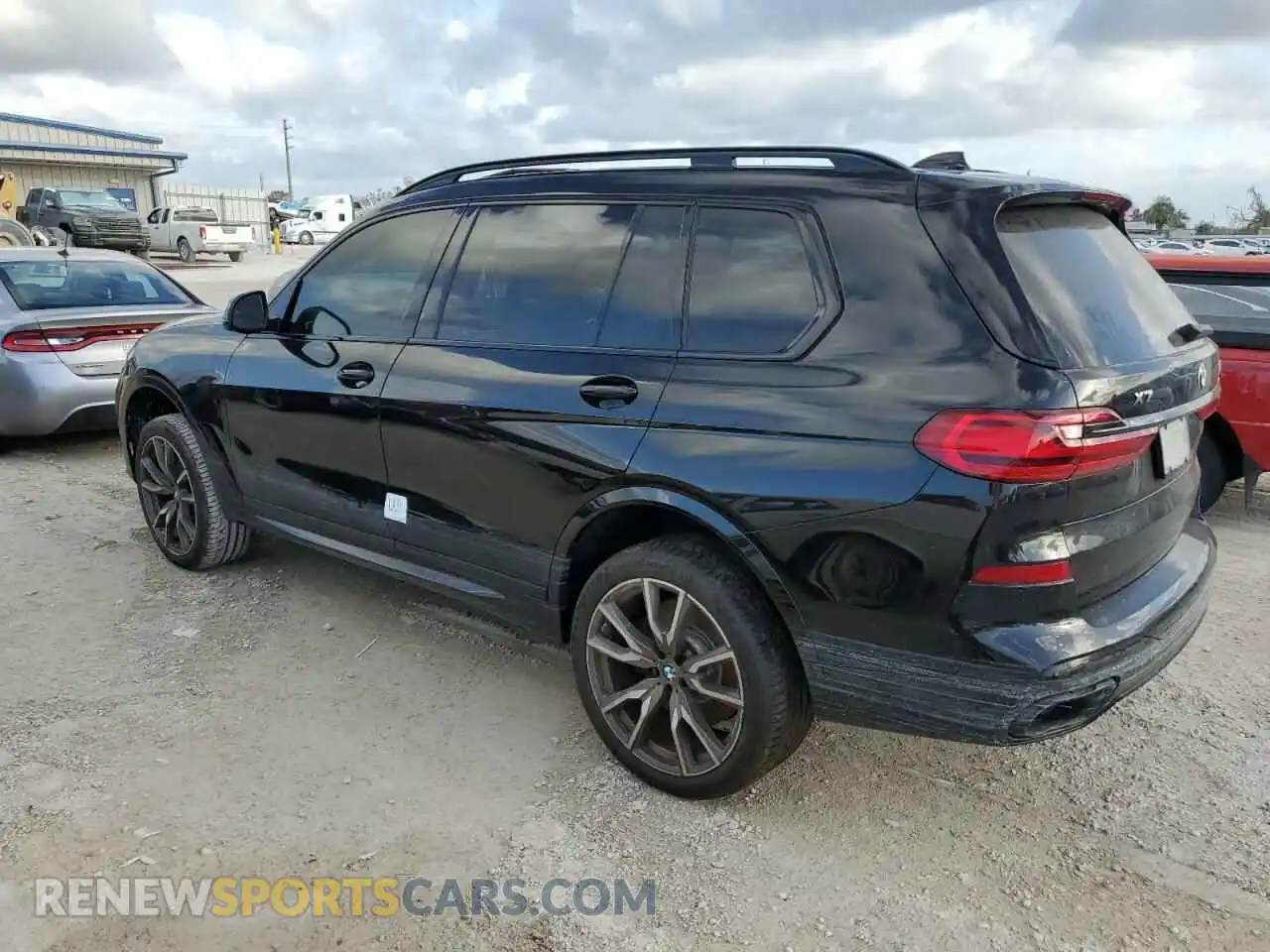 2 Photograph of a damaged car 5UXCX6C03N9L18686 BMW X7 2022