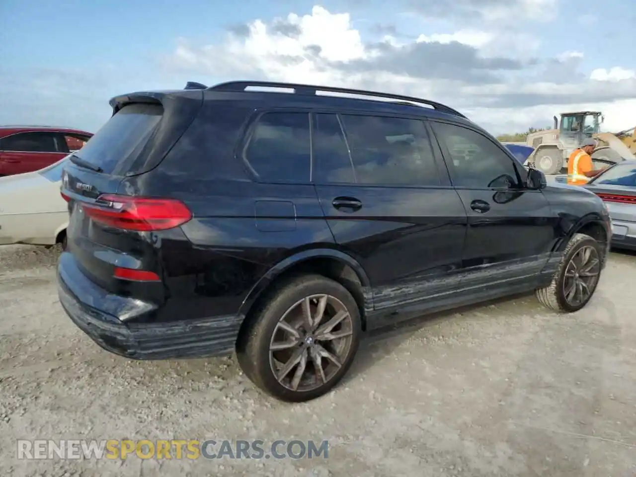 3 Photograph of a damaged car 5UXCX6C03N9L18686 BMW X7 2022