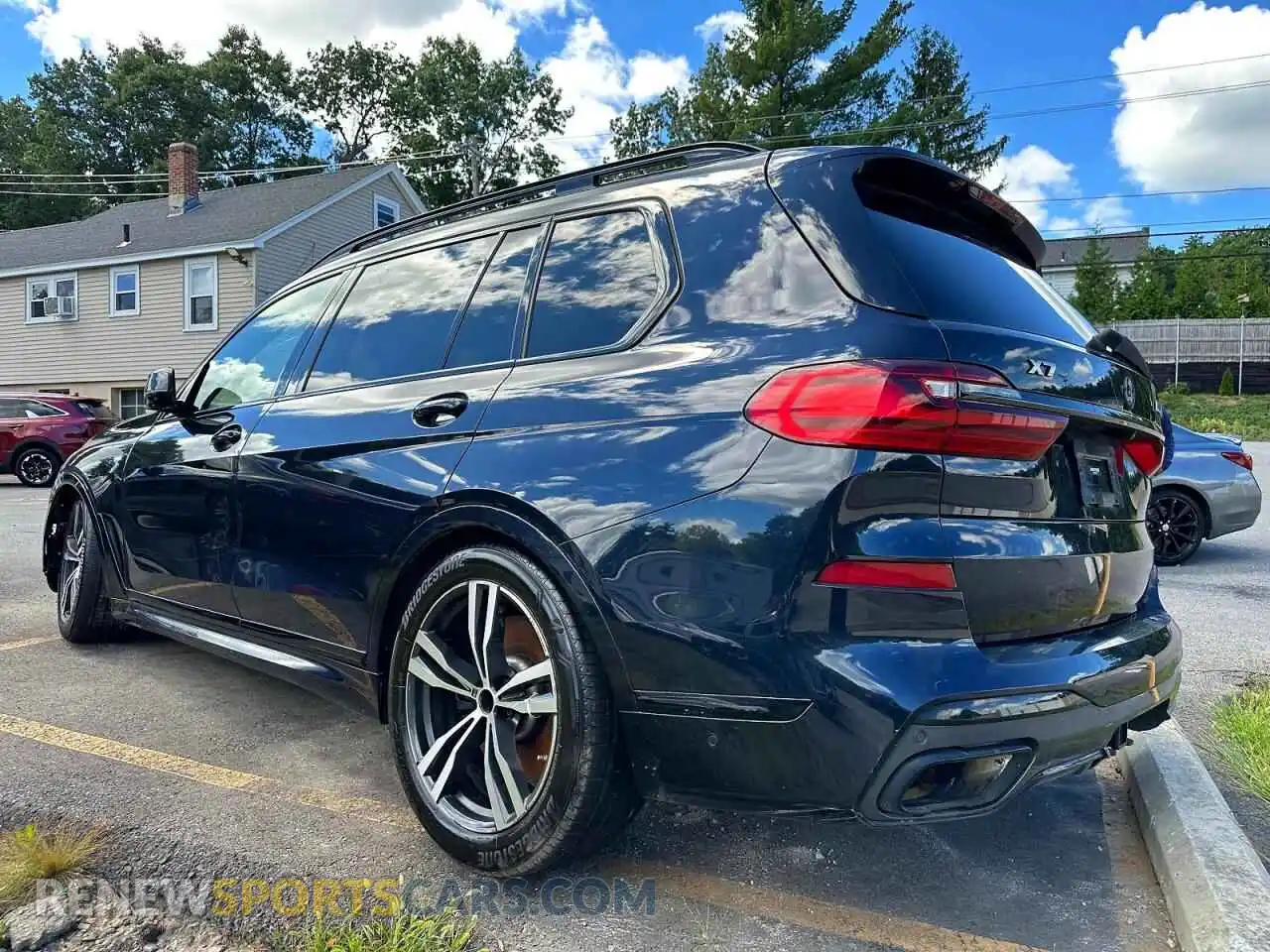 2 Photograph of a damaged car 5UXCX6C06N9N10085 BMW X7 2022