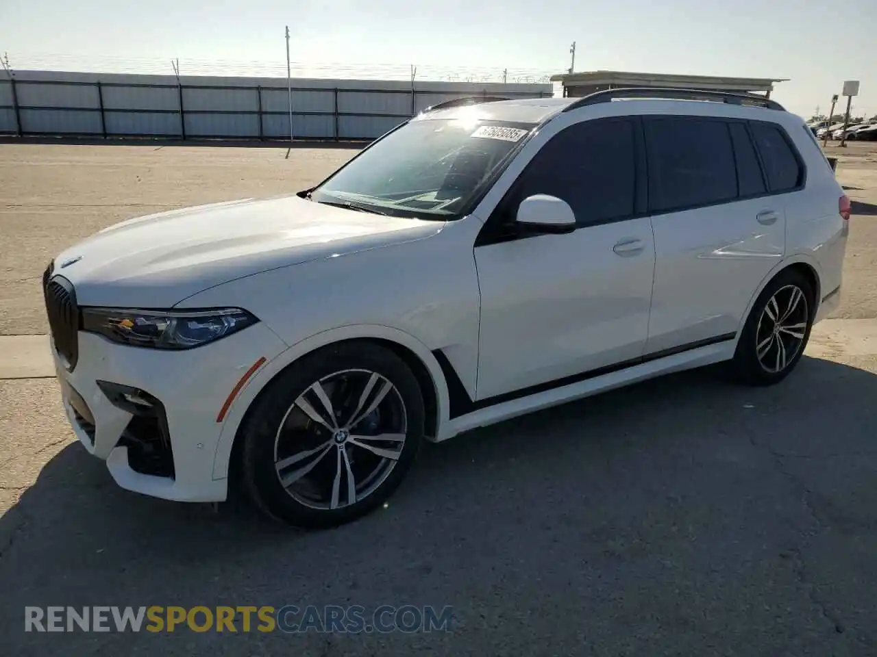 1 Photograph of a damaged car 5UXCX6C07N9K56547 BMW X7 2022