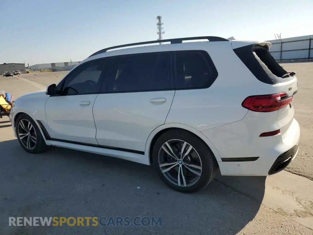 2 Photograph of a damaged car 5UXCX6C07N9K56547 BMW X7 2022