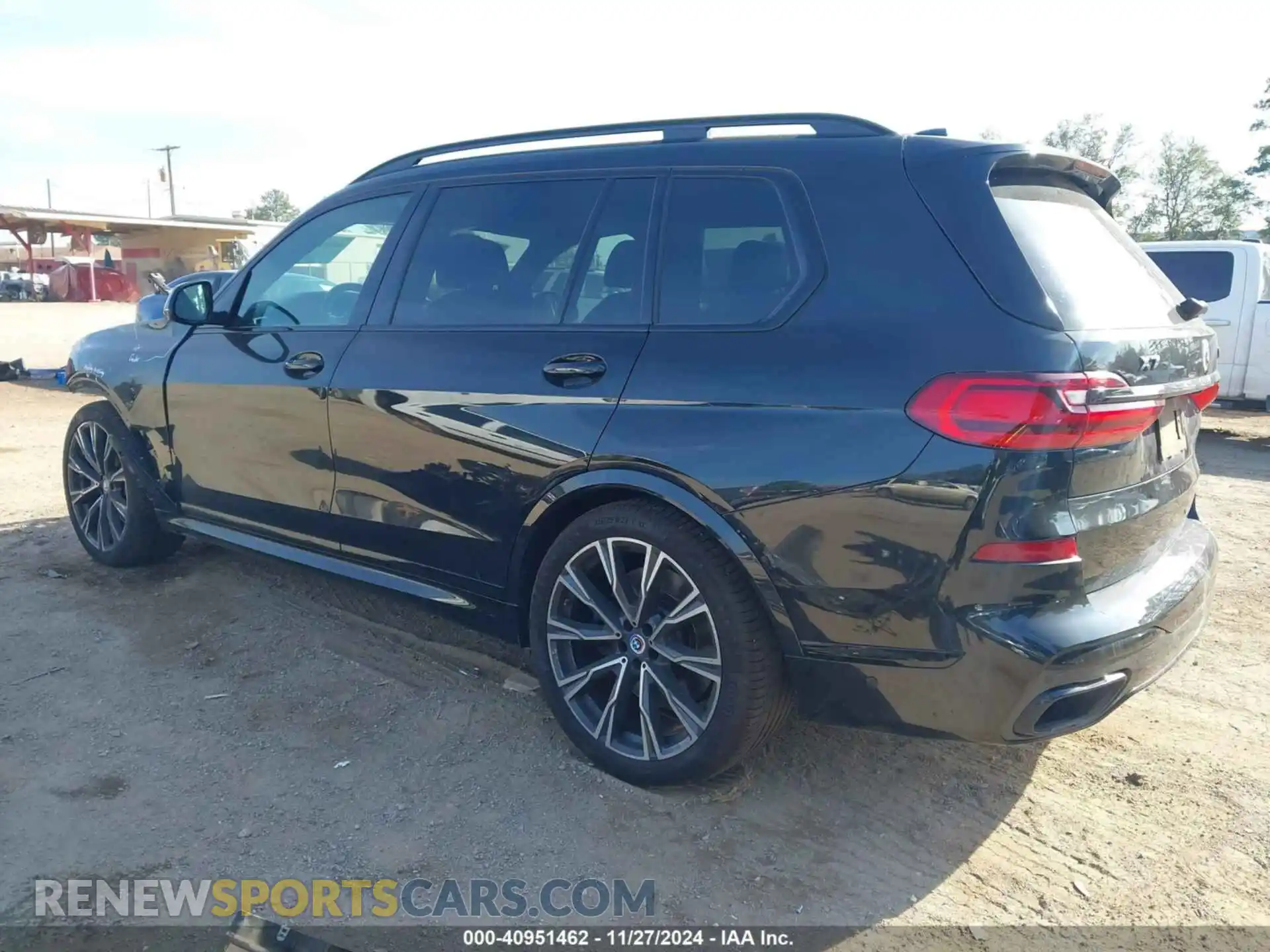 3 Photograph of a damaged car 5UXCX6C07N9M61561 BMW X7 2022