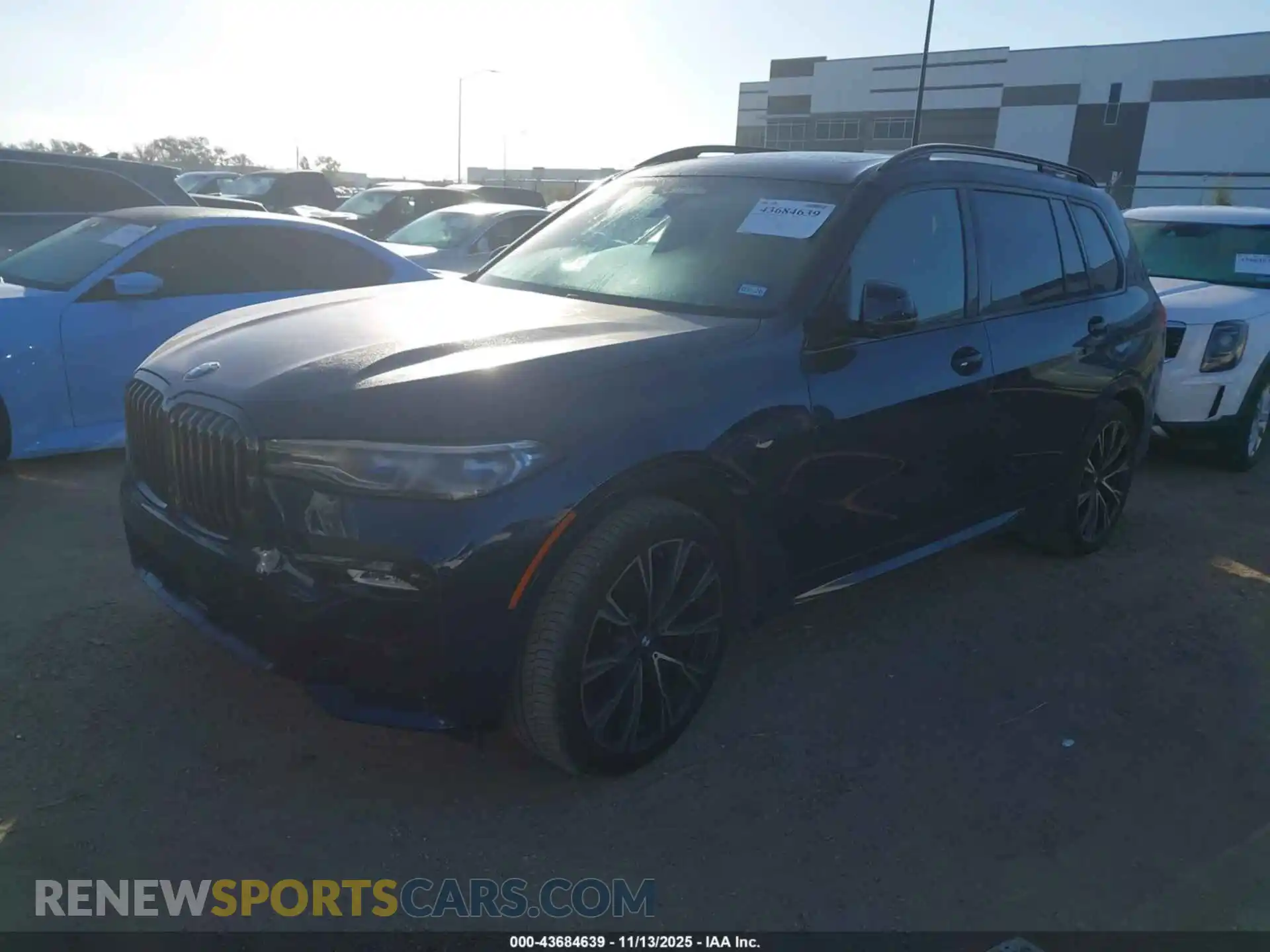 2 Photograph of a damaged car 5UXCX6C08N9L67804 BMW X7 2022