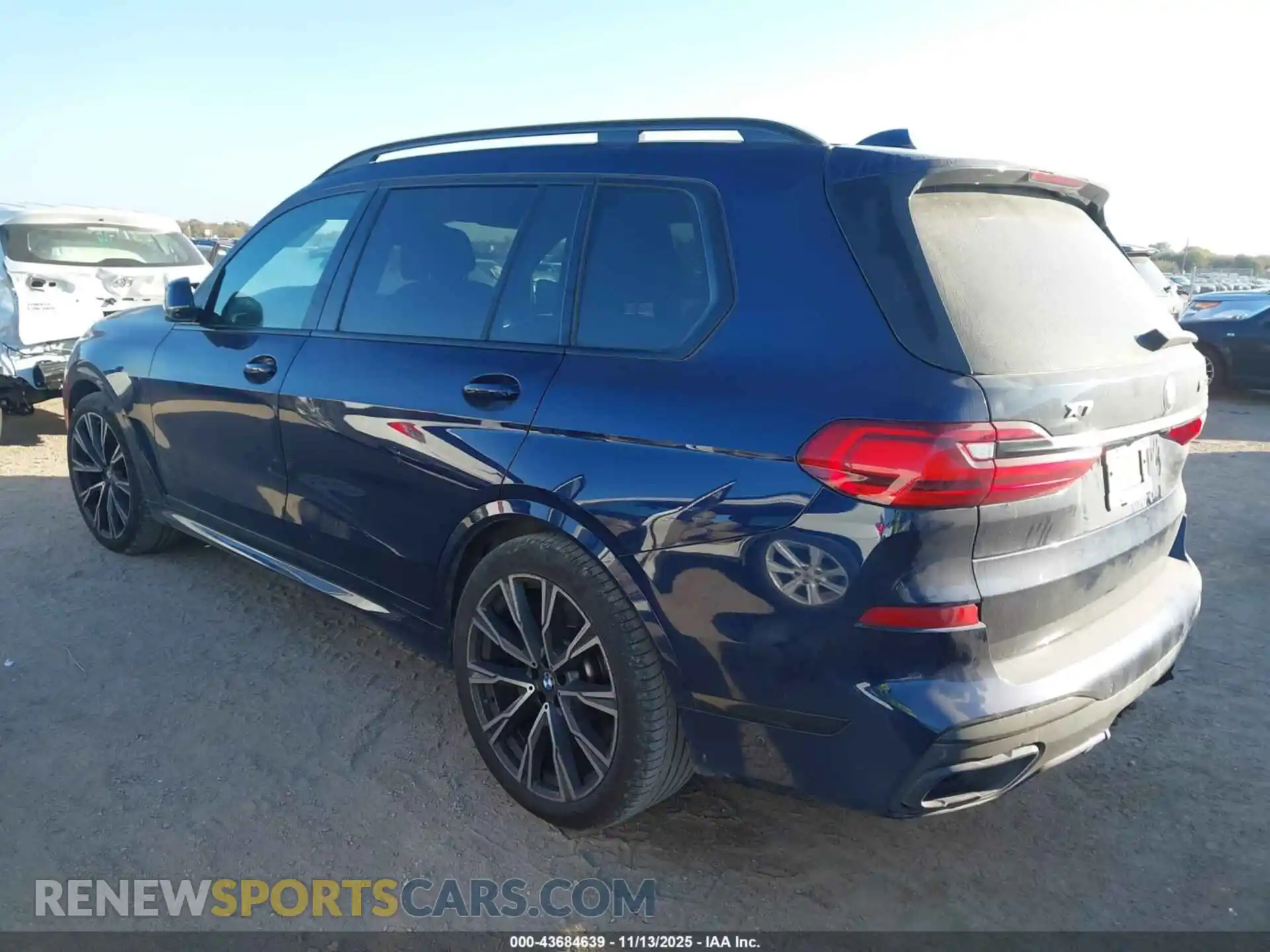 3 Photograph of a damaged car 5UXCX6C08N9L67804 BMW X7 2022