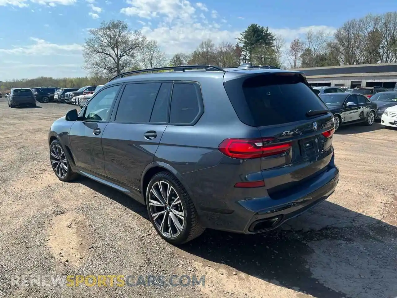 2 Photograph of a damaged car 5UXCX6C09N9K44917 BMW X7 2022