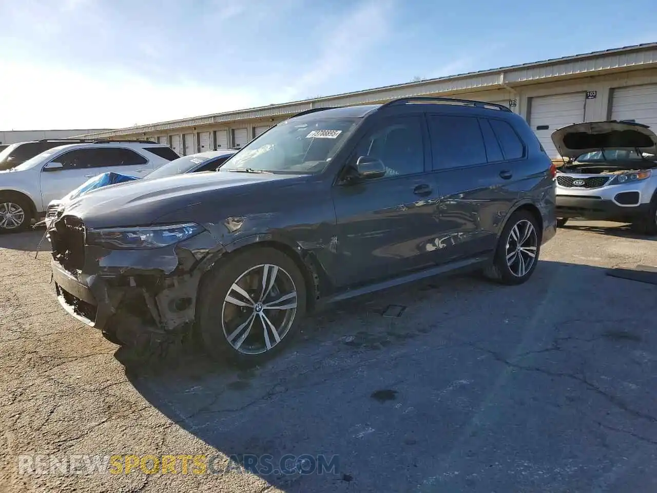 1 Photograph of a damaged car 5UXCX6C09N9L31409 BMW X7 2022