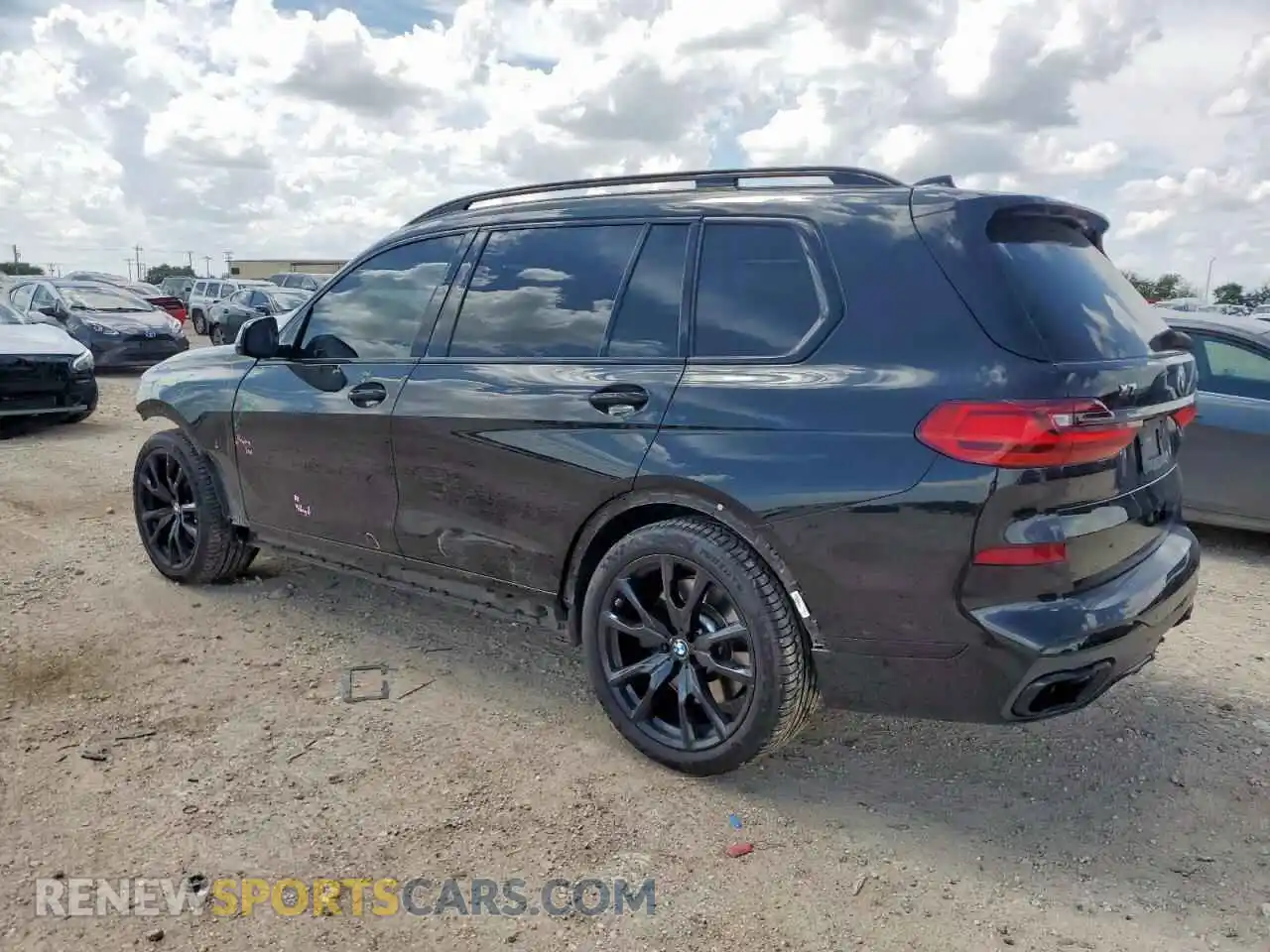 2 Photograph of a damaged car 5UXCX6C09N9M37665 BMW X7 2022