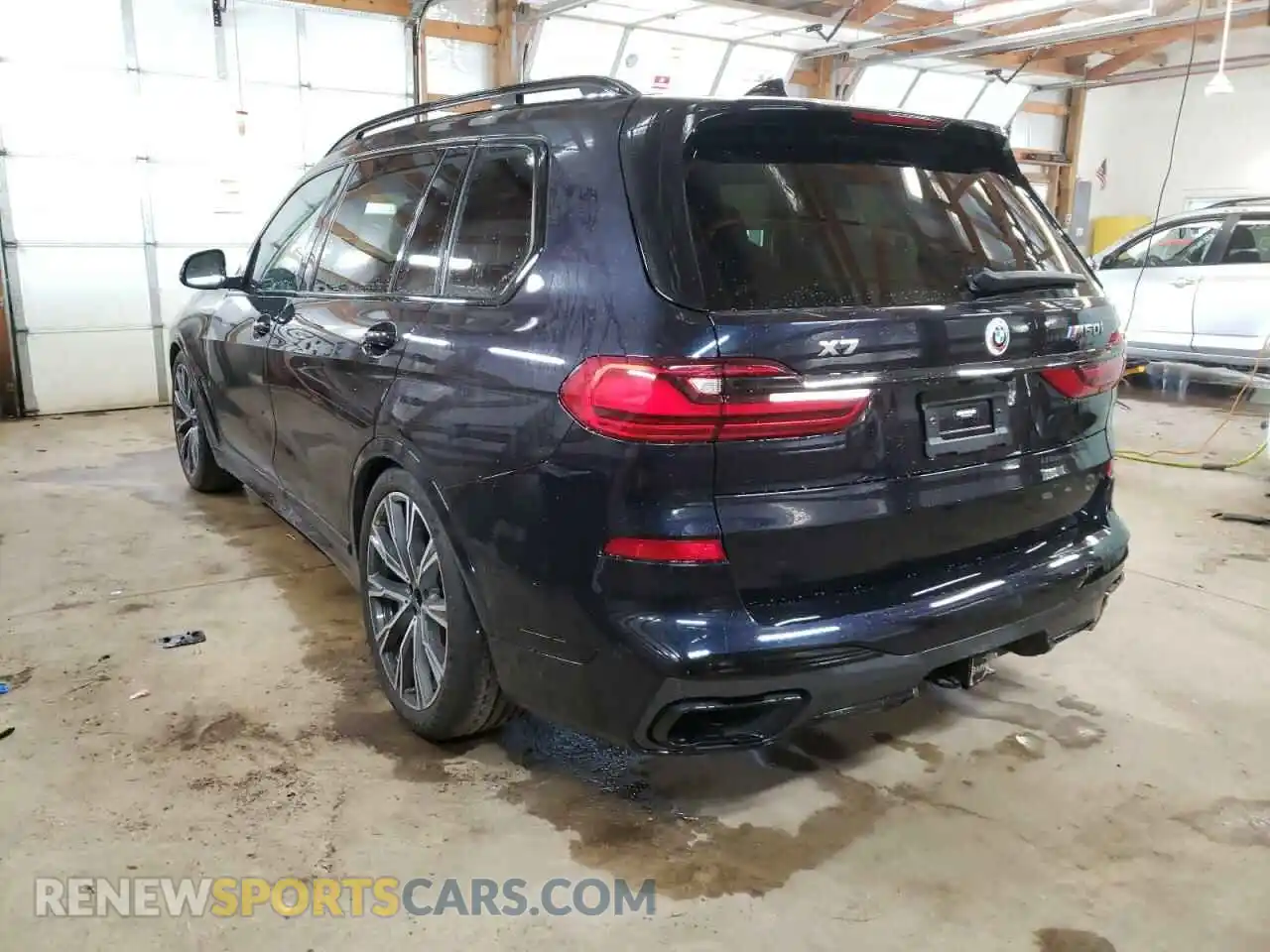 3 Photograph of a damaged car 5UXCX6C09N9M64168 BMW X7 2022