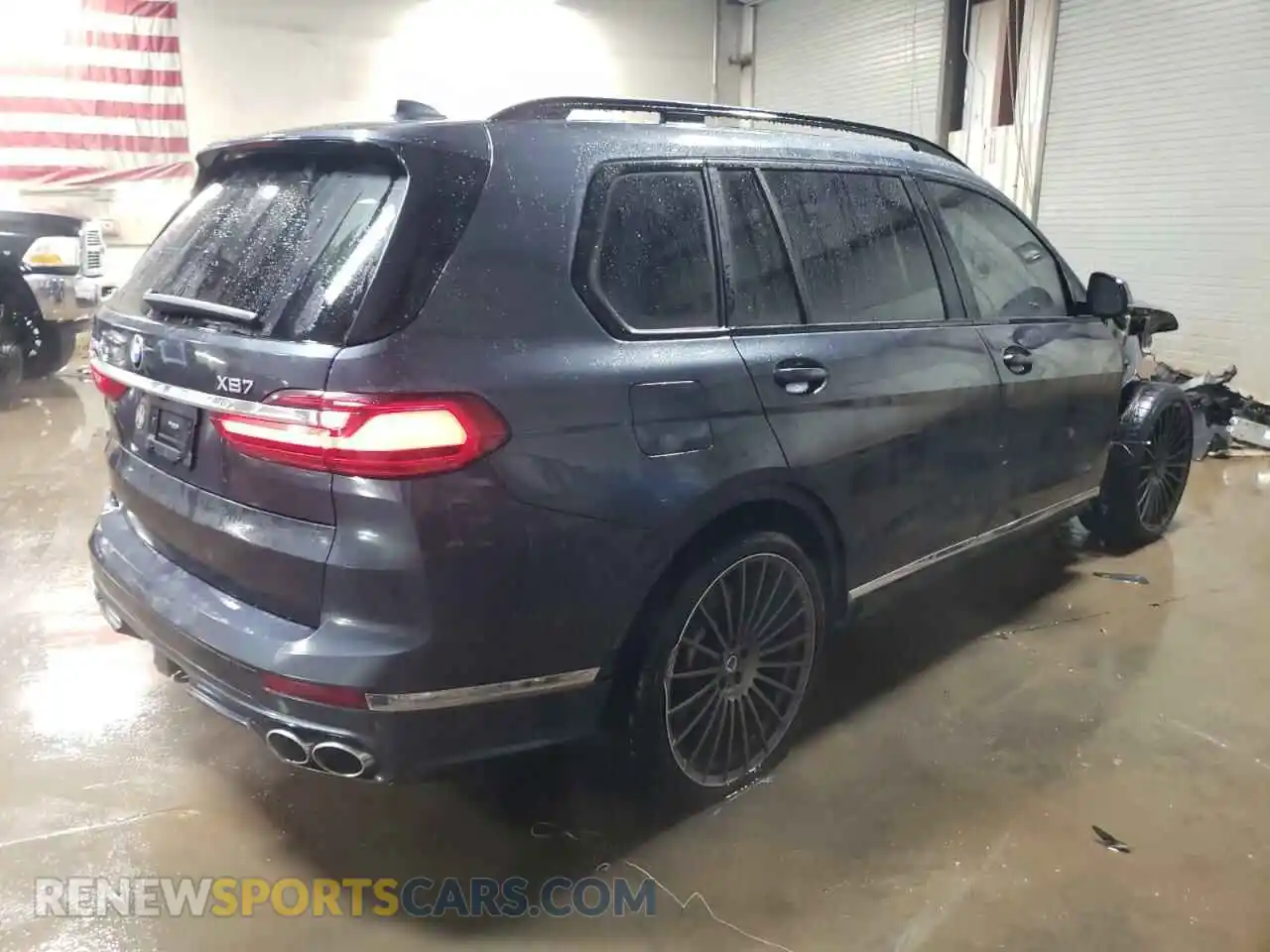3 Photograph of a damaged car 5UXCX6C19N9N06296 BMW X7 2022