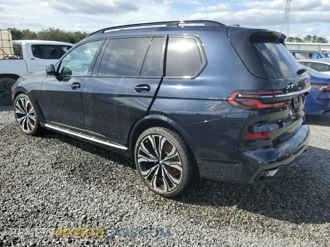 2 Photograph of a damaged car 5UX23EM00P9N46972 BMW X7 2023