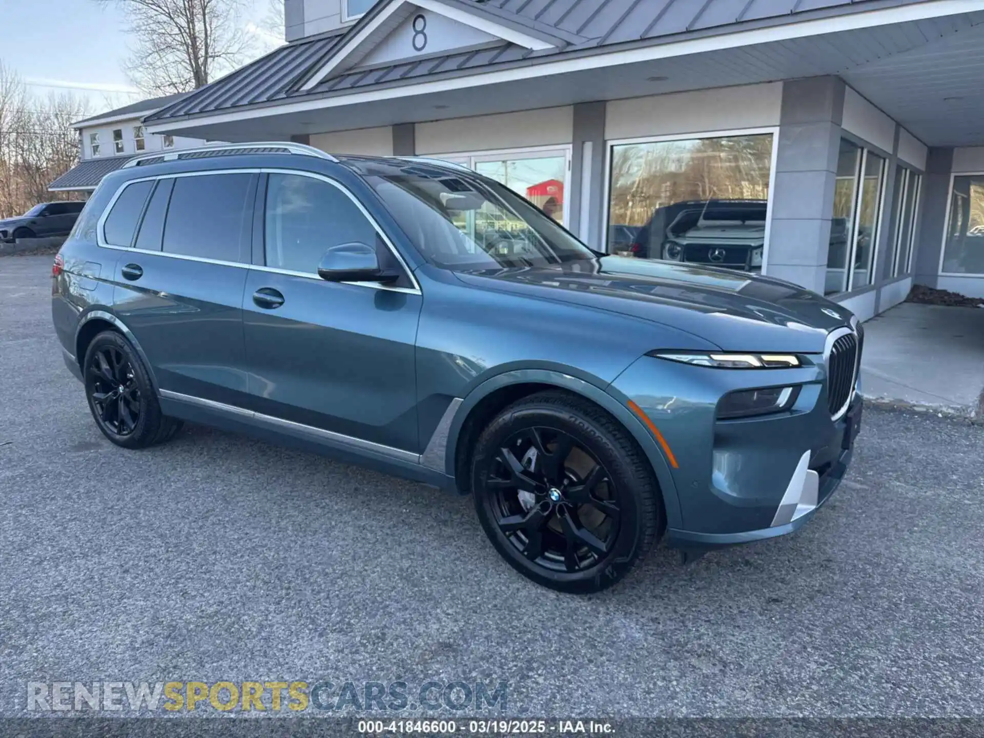 1 Photograph of a damaged car 5UX23EM00P9N53758 BMW X7 2023