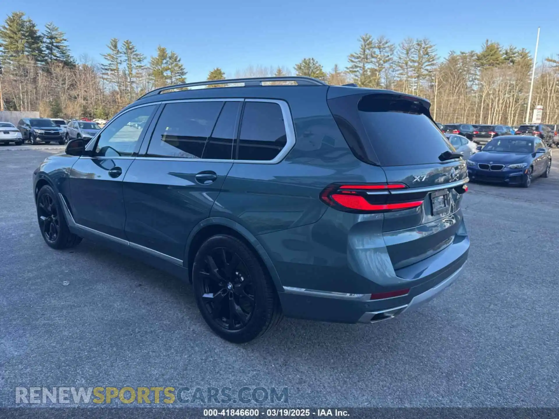 3 Photograph of a damaged car 5UX23EM00P9N53758 BMW X7 2023