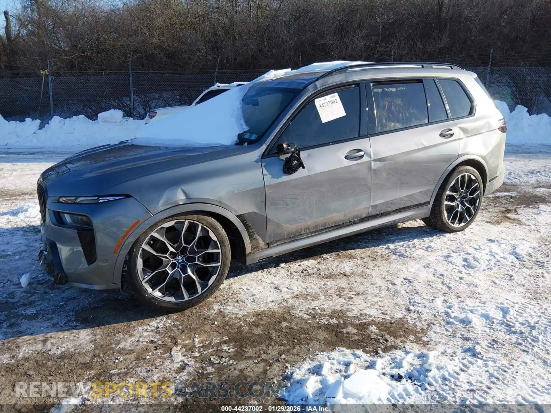 2 Photograph of a damaged car 5UX23EM00P9N89076 BMW X7 2023