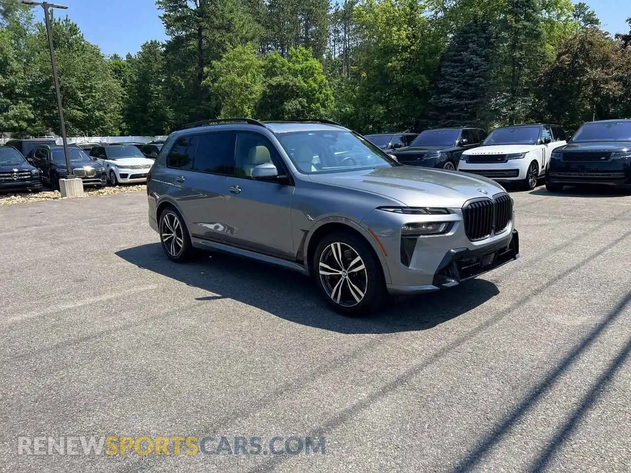 1 Photograph of a damaged car 5UX23EM00P9P15677 BMW X7 2023