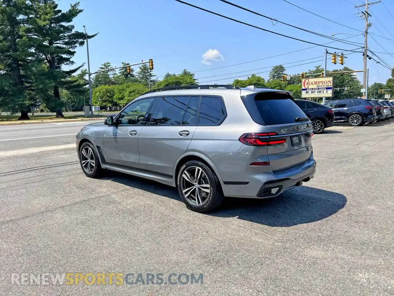 3 Photograph of a damaged car 5UX23EM00P9P15677 BMW X7 2023